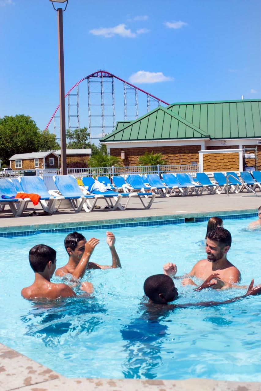 Worlds Of Fun Village Kansas City Exterior photo