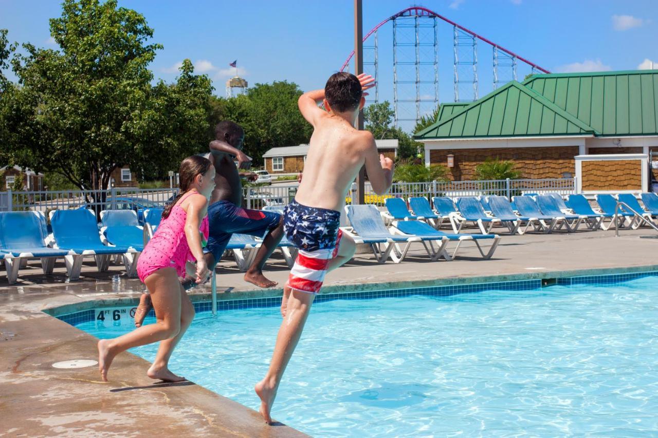 Worlds Of Fun Village Kansas City Exterior photo