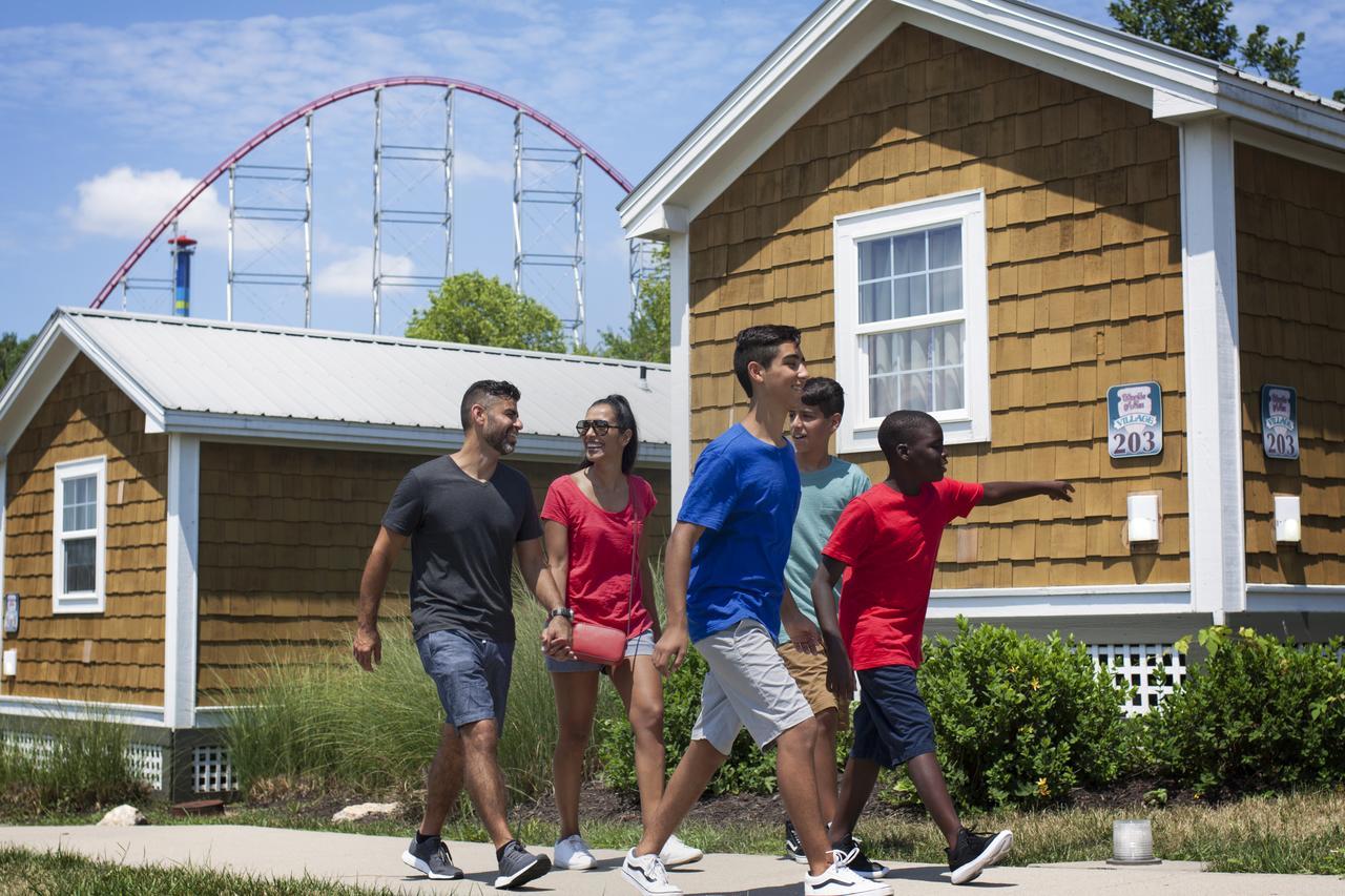 Worlds Of Fun Village Kansas City Exterior photo